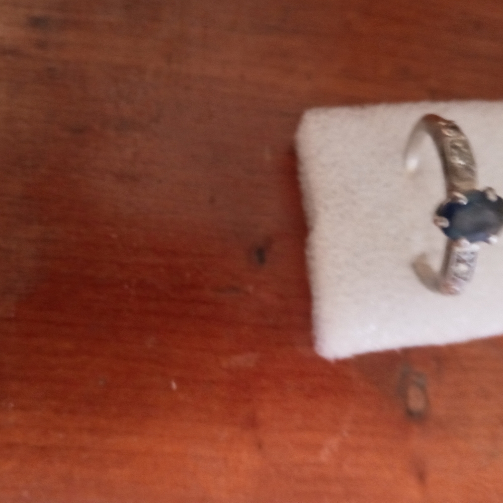 Saphirr ring